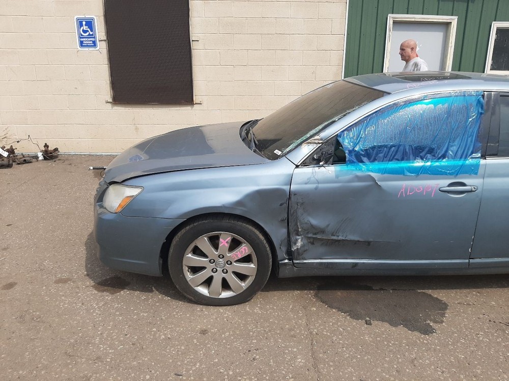 AVALON 2007 High Mounted Stop Light 1040465