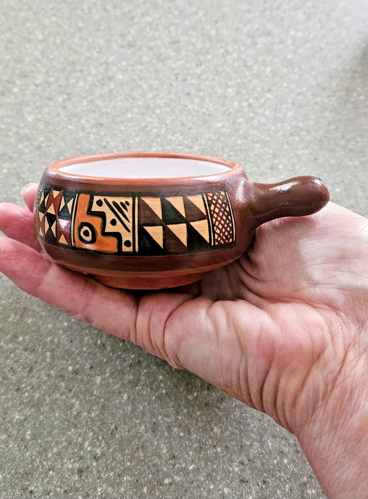 Peruvianl Folk Art pot with handle, handpainted authentic