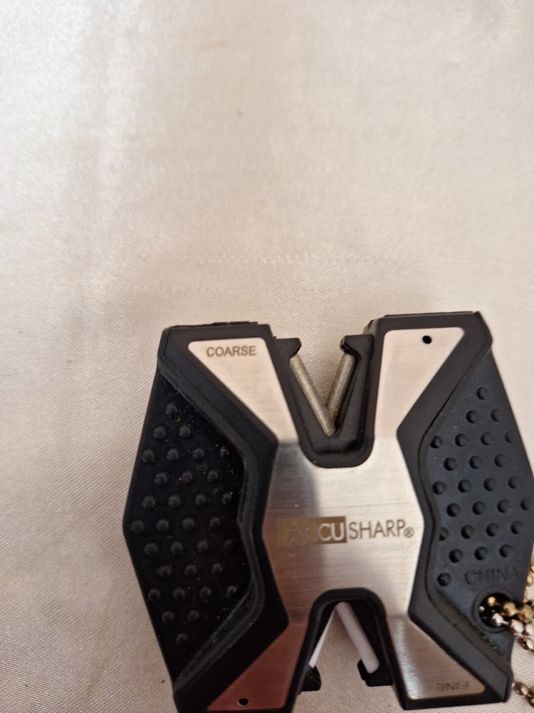 Accu Sharp Diamond PRO 2-Step Knife Sharpener Flip Side Consists TwoCeramic Rods