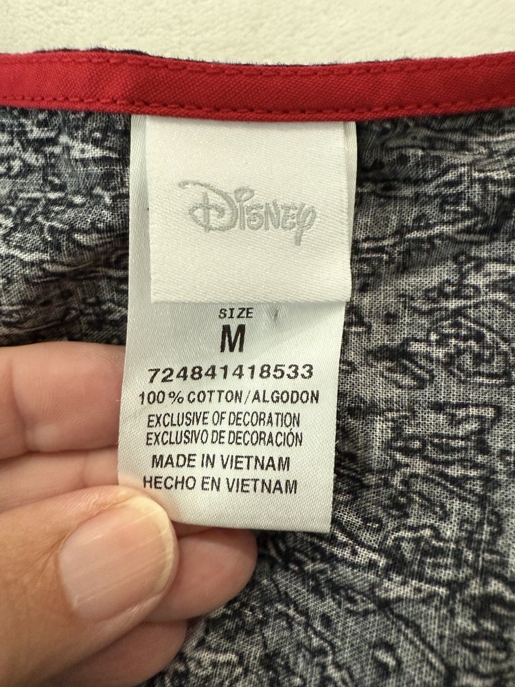 Disney Mickey Mouse Scrub Top Never Stop Dreaming Size Medium E71