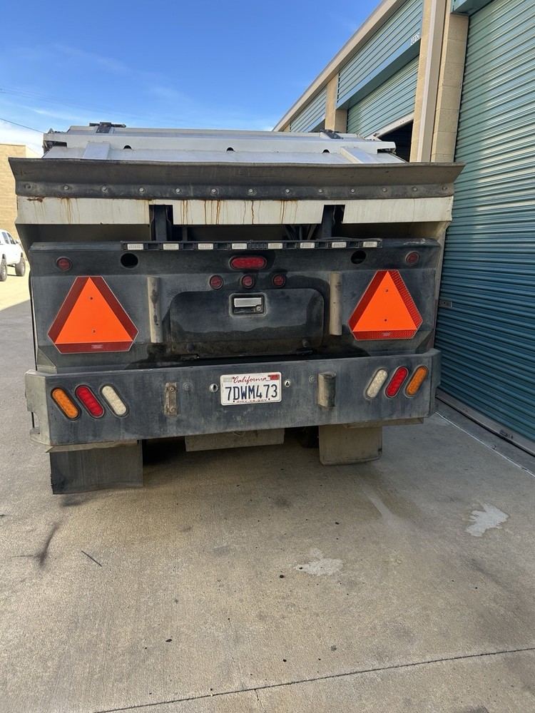 2014 schwarze A4 Storm sweeper truck