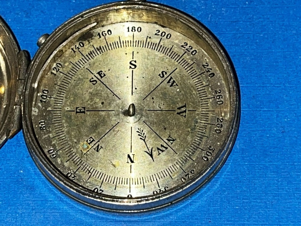 Antique Hunter Brass Cased Pocket Compass missing needle