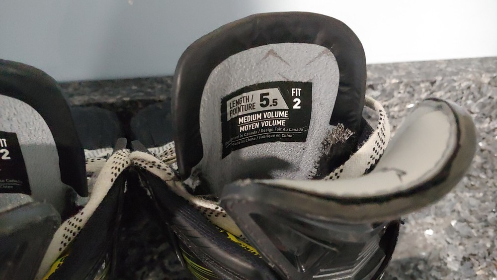 Bauer Vapor Hyperlite 2 Ice Hockey Skates Intermediate Size 5.5 Fit 2