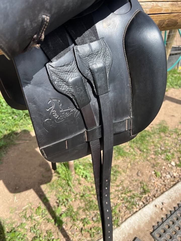 Maxflex Oliveira Dressage leather saddle 17.5'' adjustable tree