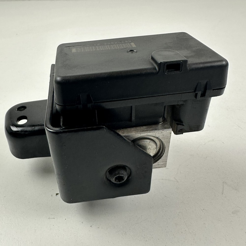 Harley Davidson DYNA Super Glide Custom 2012 ABS pump modulator controller block