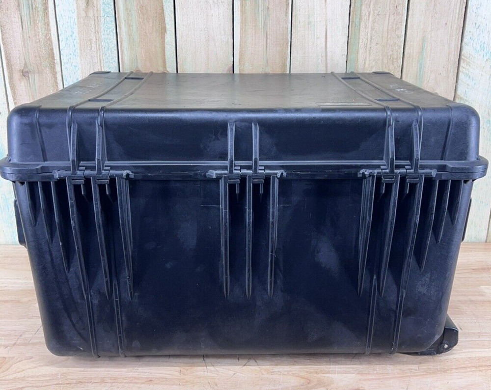 Pelican 1660 Protector Case Black Rolling Waterproof Good Condition AB Free Ship