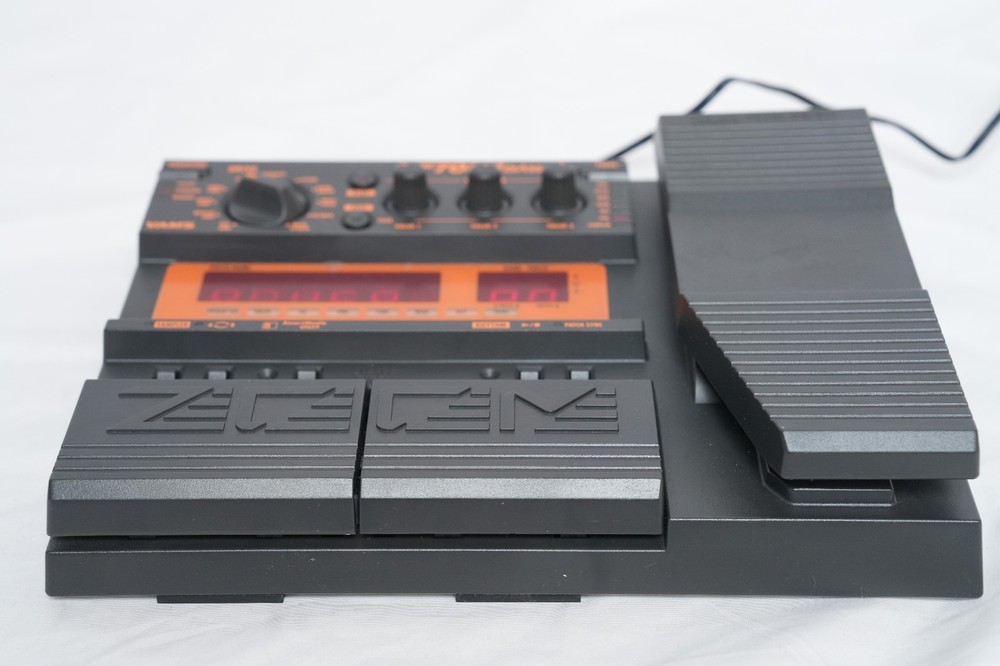 ZOOM 708II BASS EFFECTS PROCESSOR/MULTI-EFFECTOR