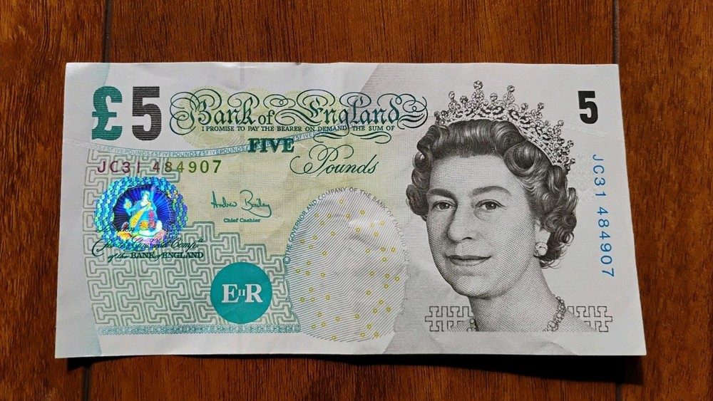BRITISH POUND 5 OLD VERSION + BELIZE COINS