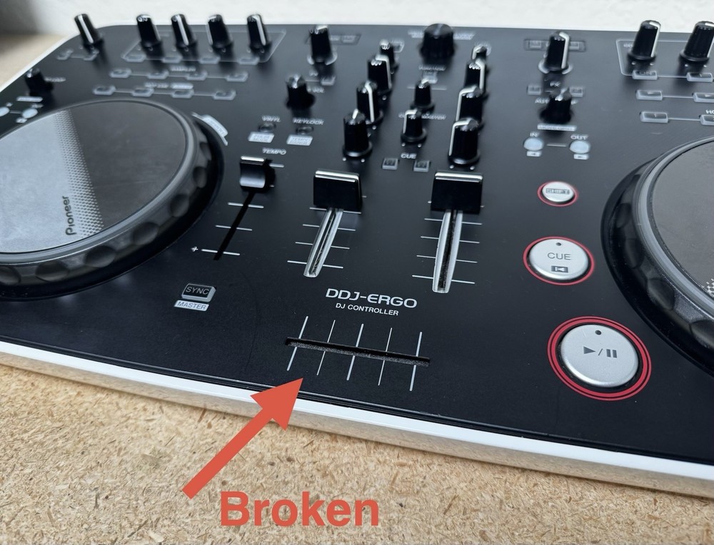 Pioneer DDJ-ERGO-V Digital DJ Controller ** Broken Button - Untested!!