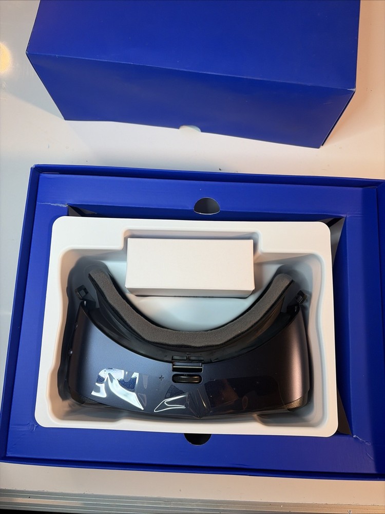 Samsung Gear VR Headset with Oculus