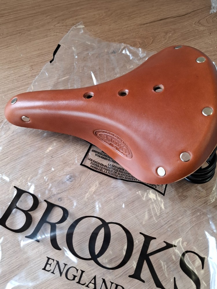Brooks Flyer Saddle S – Classic Leather Sprung Saddle – NEW