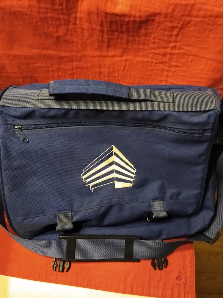 PURDUE Pharma One Stamford Forum Insignia Computer/Laptop Bag (empty)