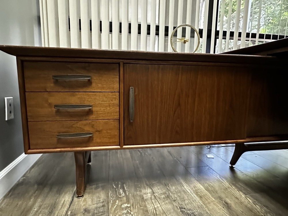 American Mid-Century Modern Monteverdi Young Walnut Angular Desk, Refurbished