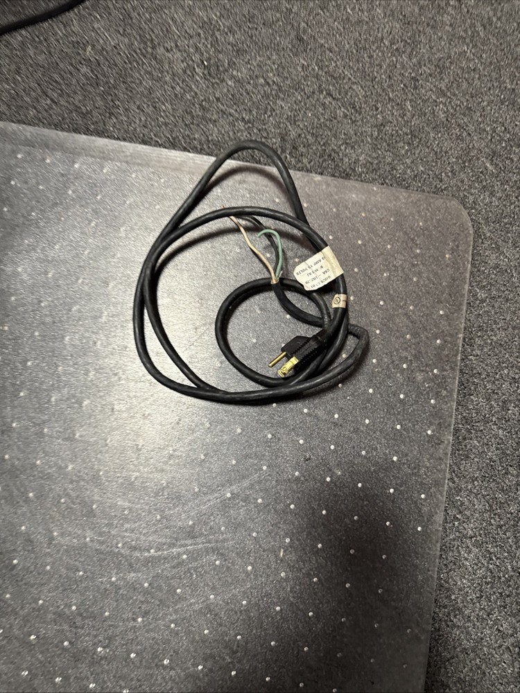 6’ Black Replacement 13 Amp 125 Volt Plug Light Use
