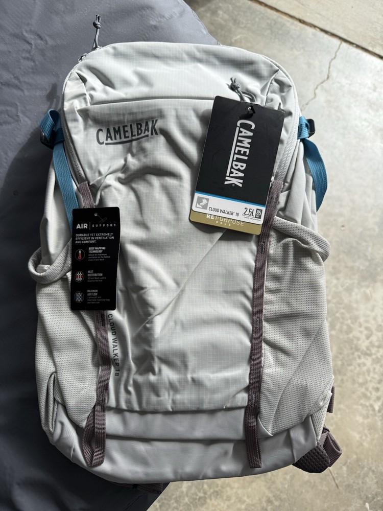 CamelBak Cloud Walker 18 Hydration Pack 2.5L Gray Adjustable Pockets