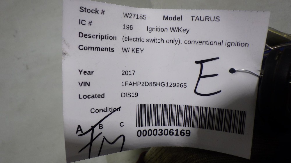 17 FORD TAURUS Ignition W/Key
