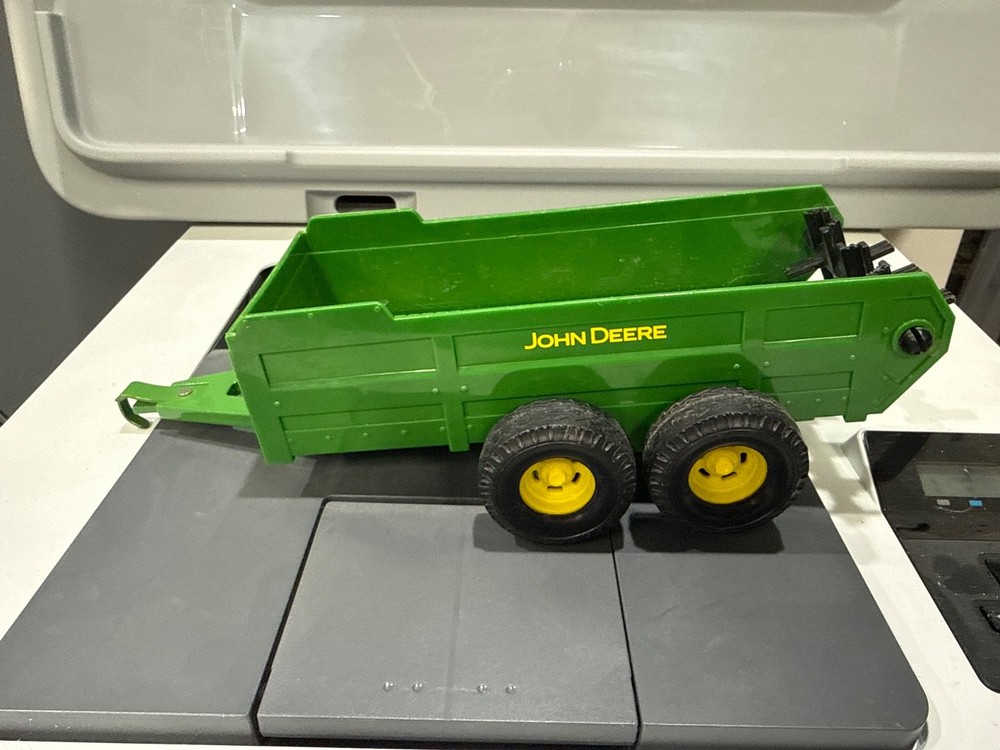John Deere Plastic Manure Spreader