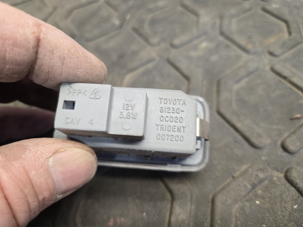 2001-2007 Toyota Sequoia DOOR PANEL CARD COURTESY LIGHT
