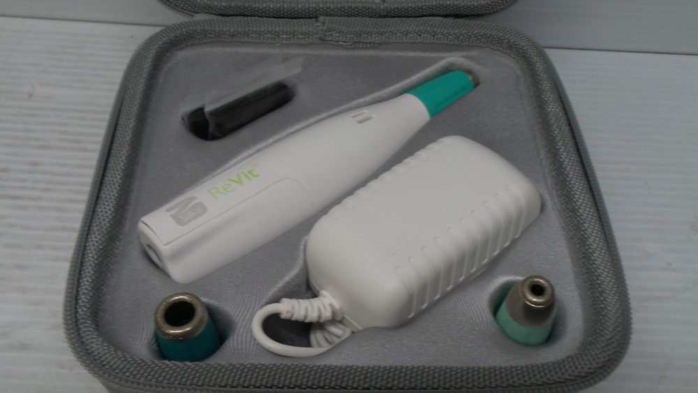 Display Model Silk'n ReVit Microderm Device 3 Tips and Travel Case No Acne A75