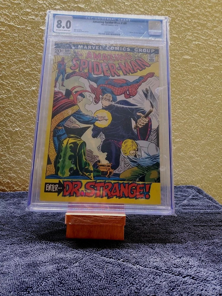 Custom Handmade 🧩 Solid Wood 🪵 Comic Book Display - Phone Holder - CGC Book🔥