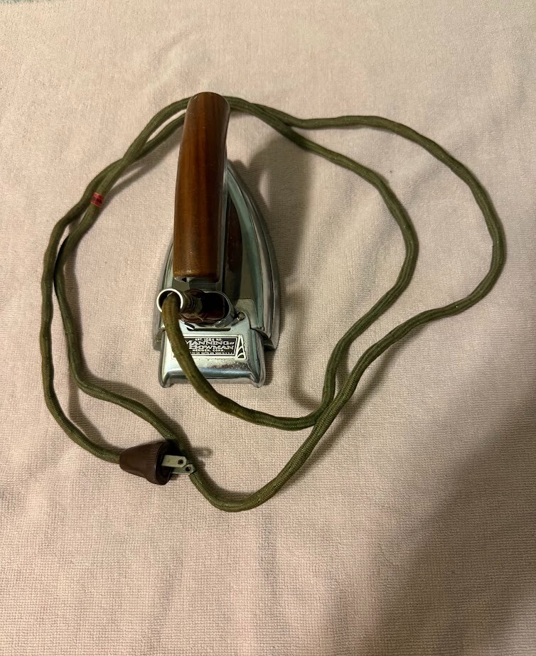 Vintage Manning Bowman Iron with Cord
