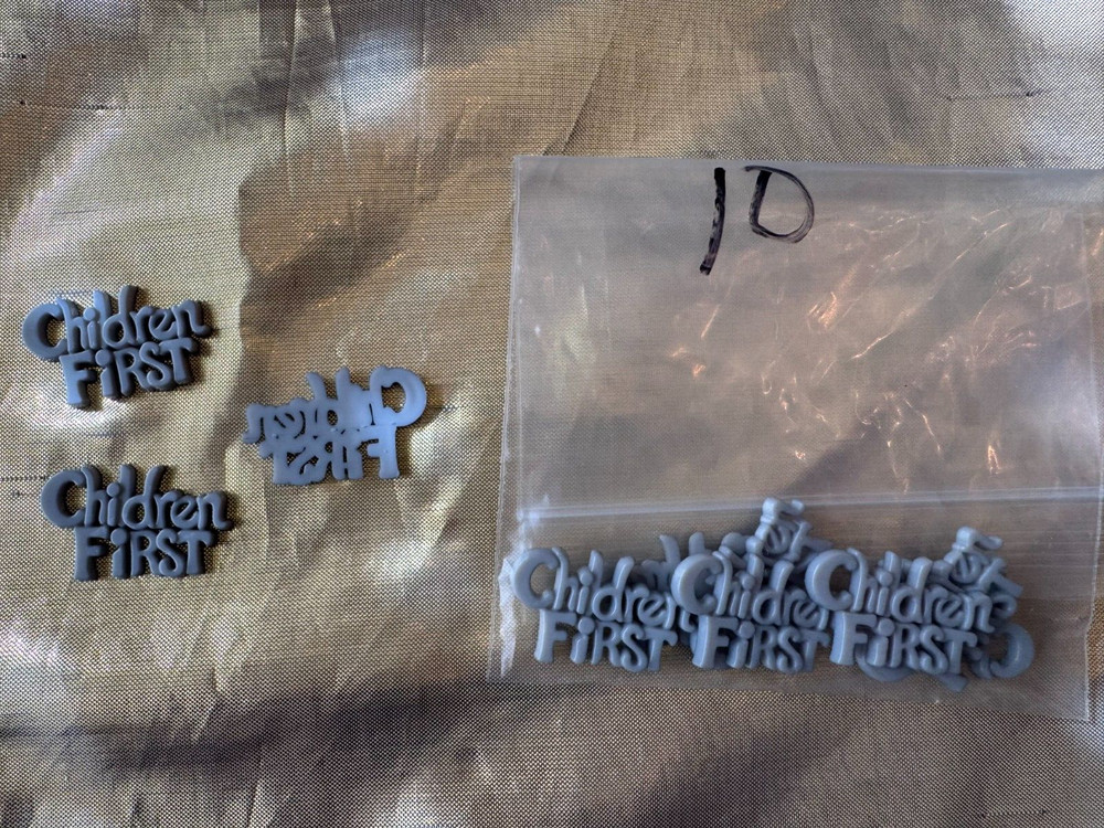 BUTTONS GALORE " children first " flatback pieces (10pcs)
