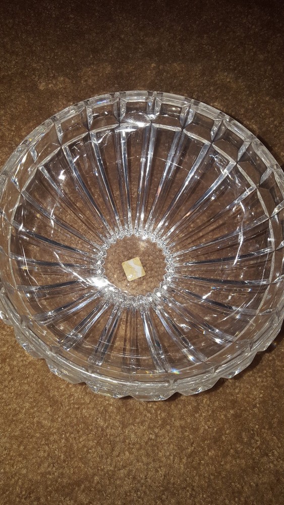 DISCONTINUED MIKASA REFLECTIONS PATTERN CRYSTAL 8" DIAMETER BOWL