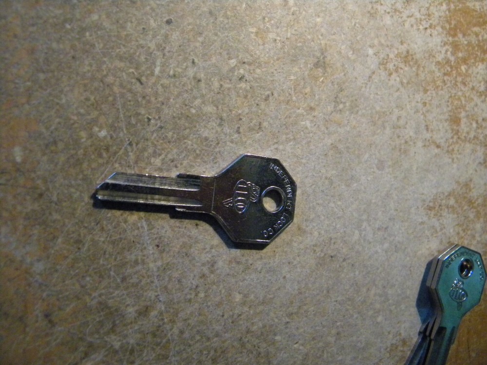 Ilco key blank for HL1098