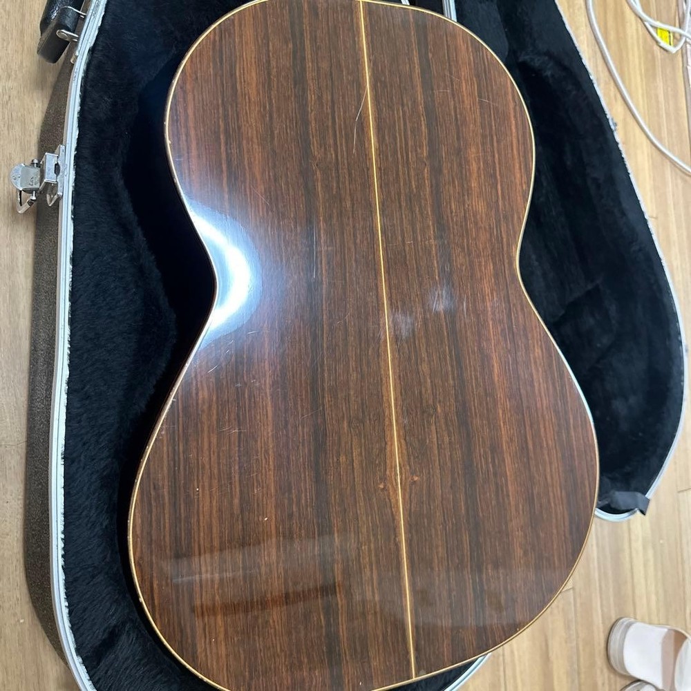 Raimundo 128 Classical Guitar With Hard Case Wood Grain Used