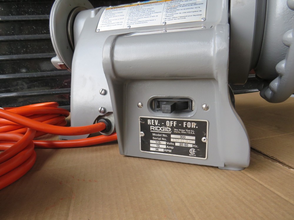 Reconditioned RIDGID® 300 Power Drive Pipe Threading Machine 41855 & Foot Switch