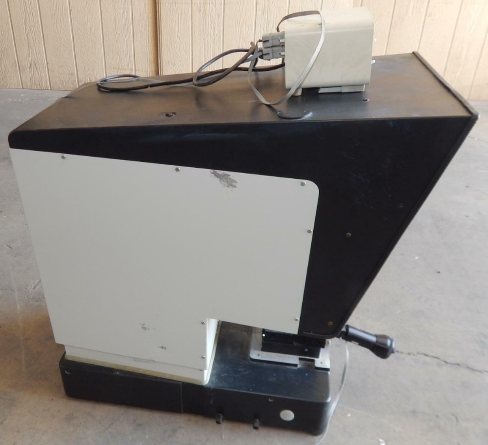 LEITZ 060-826 OPTICAL COMPARATOR w/ MICROCODE II (#3482)