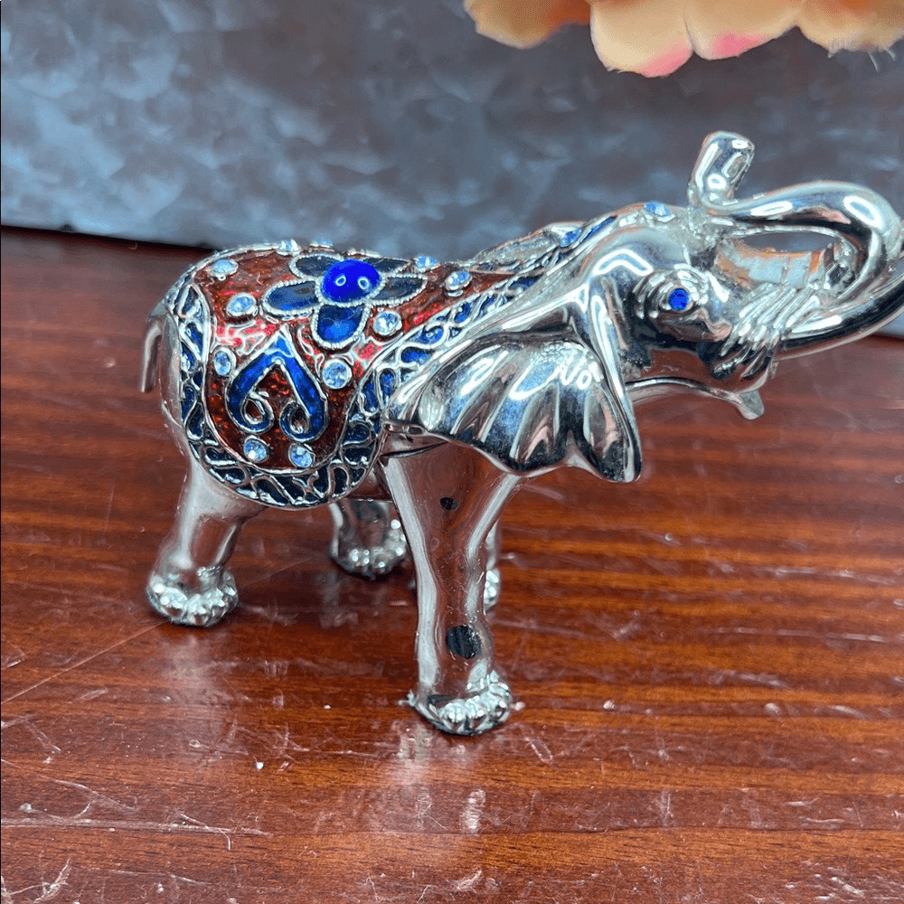 Qifu Elephant Trinket Box