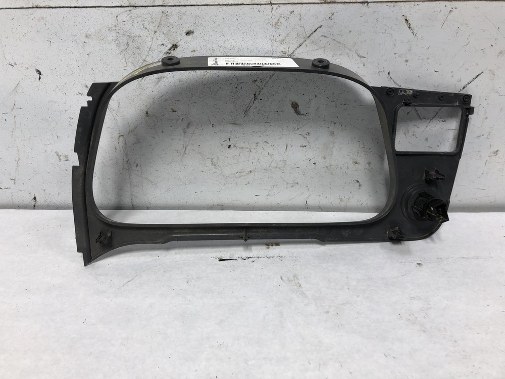 2013-2022 Peterbilt 579 TRIM OR COVER Dash Panel - Used