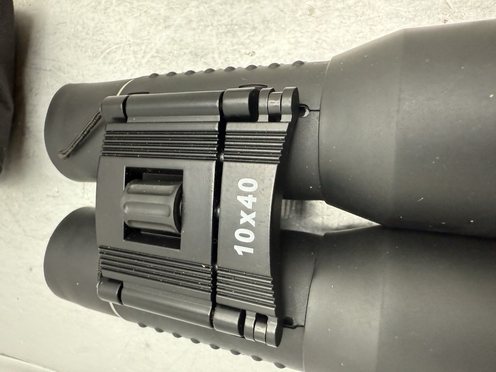 Condor Compact Performance Binoculars 10x40 With Storage Case, Snapped Strap !!