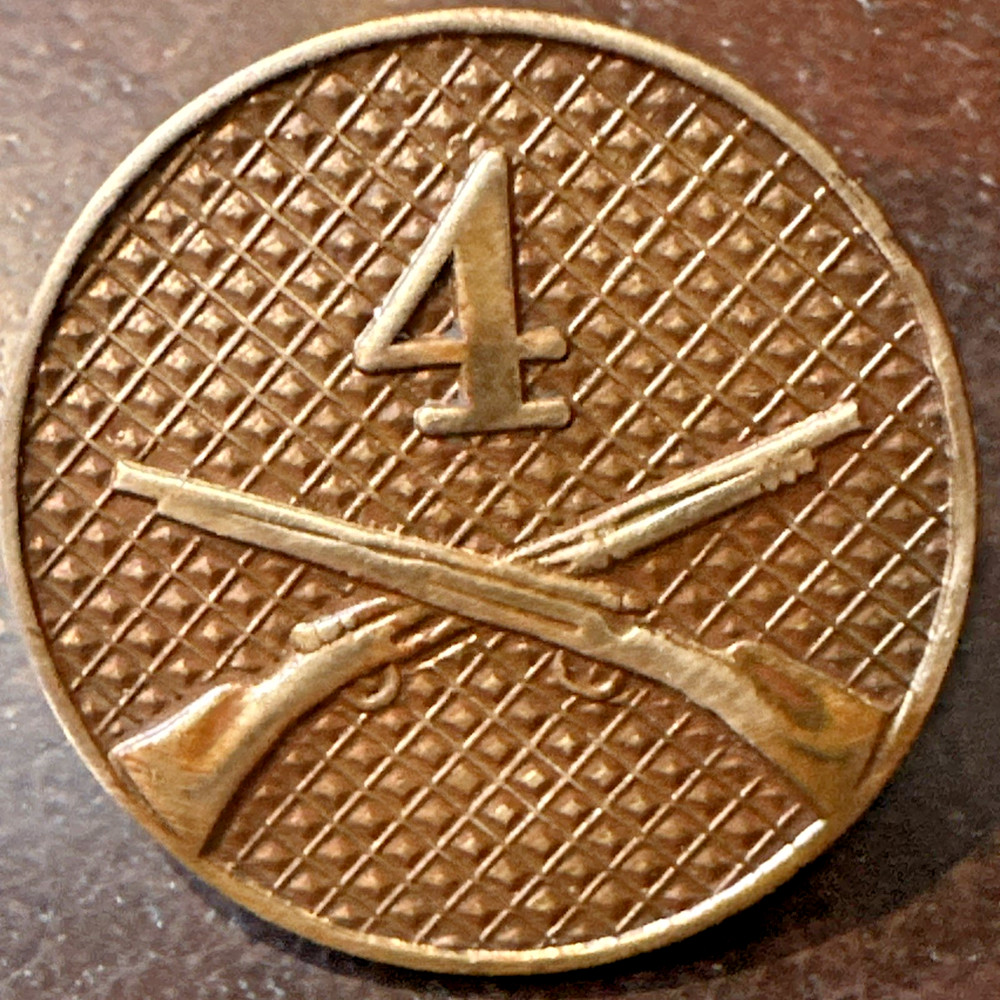 Collar Disk  WW1  4th Infantry Regiment With Screw Nut