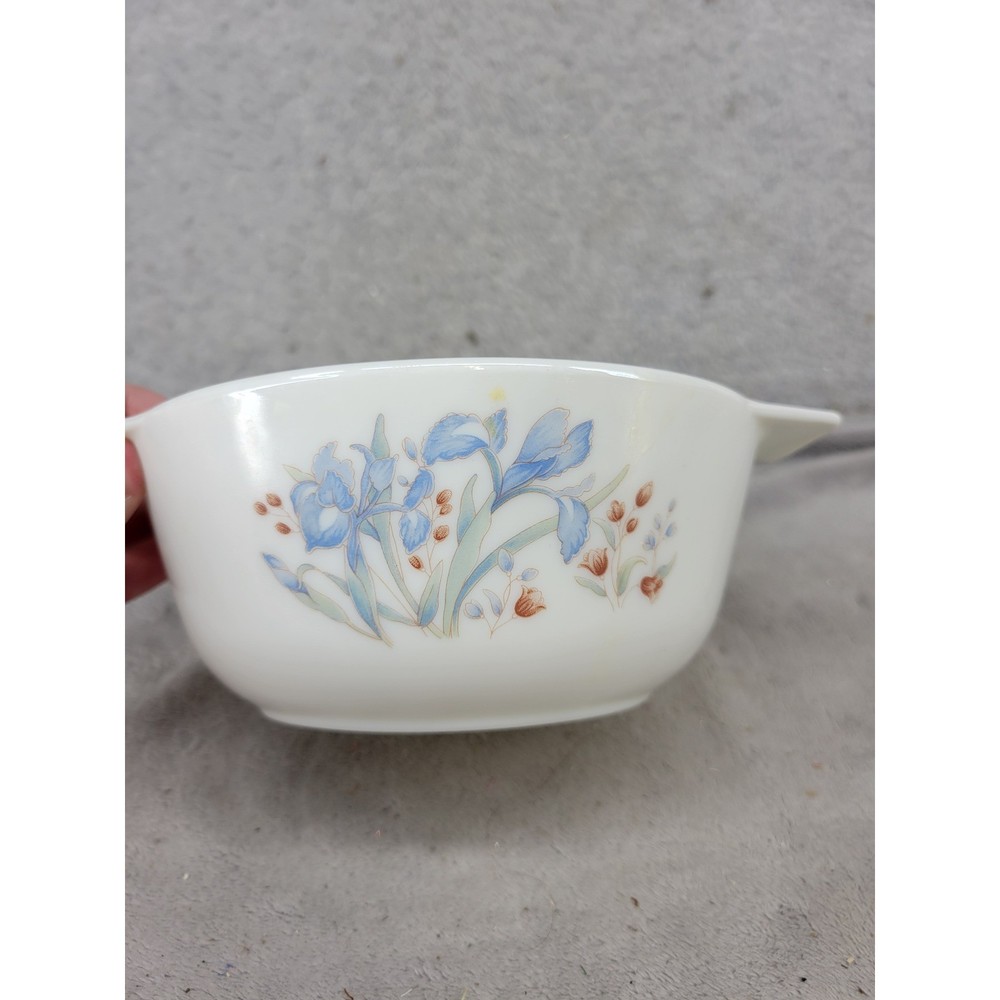 Pyrex England Iris Pattern 1.5QT Mixing Bowl Retro Kitchenware 6.5" x 3"