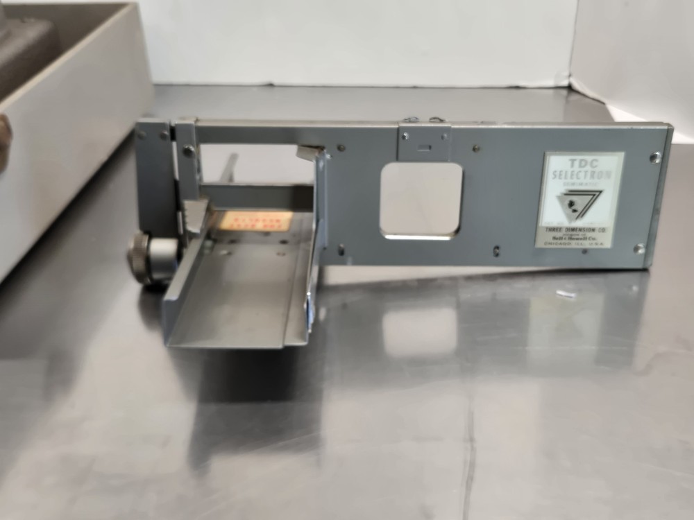 Vintage Bell & Howell Co TDC Selectron Headliner 303 Slide Projector model 425