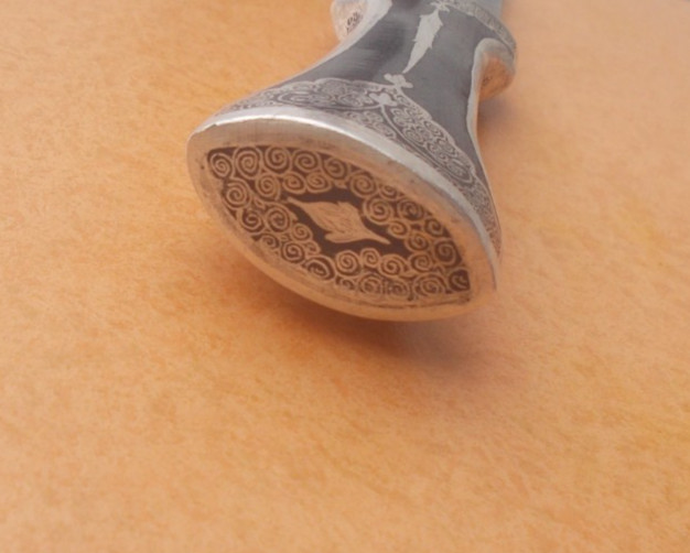 A MUGHAL SILVER KOFTGARI CEREMONIAL DAGGER, KHANJAR
