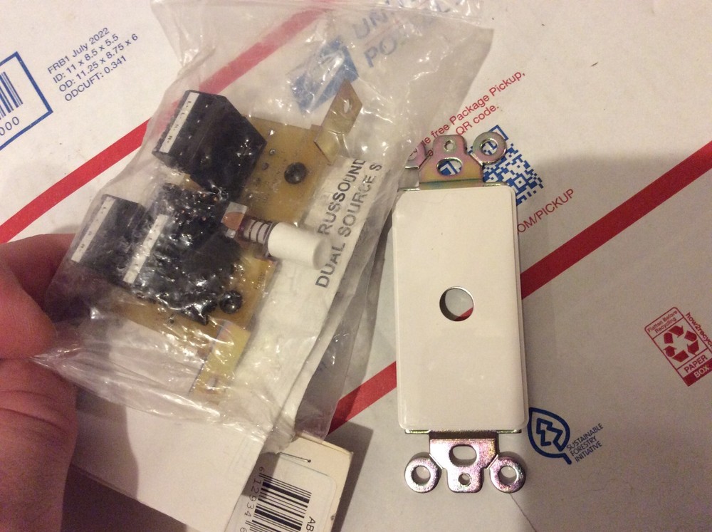 Russound Dual Source Selector Switch AB-1 / AB-2 White