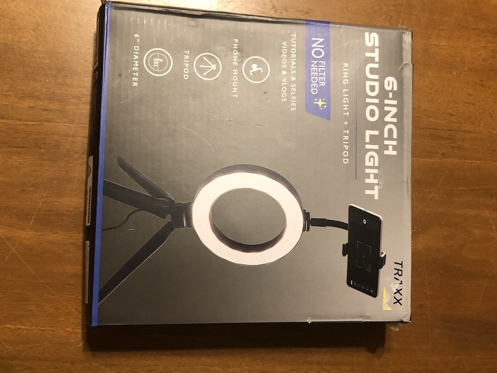 Traxx 6 Inch Studio Light & Bower HD Microphone Killld