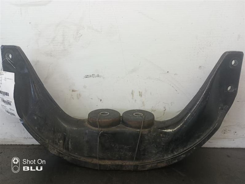 A24-1079-3 Peterbilt Front Engine Mount (10862495