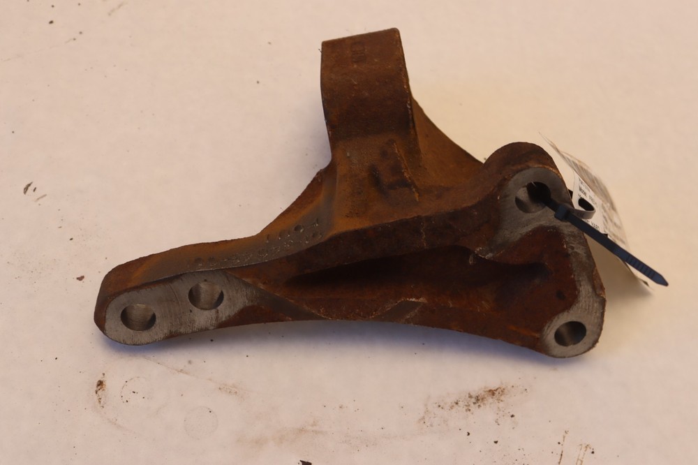 2008-2025 FREIGHTLINER CASCADIA 125 DD15 RIGHT ENGINE MOUNT SUPPORT BRACKET OEM