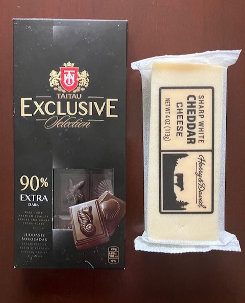 Harry & Devid Sharp White Cheddar Cheese & 90% Extra Dark Chocolate