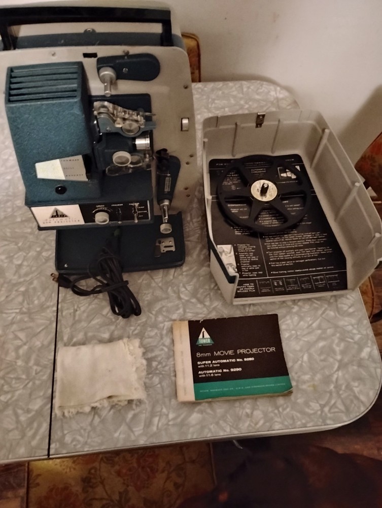 Vintage Tower Automatic Load 8mm Projector model 584.92830 Works Great