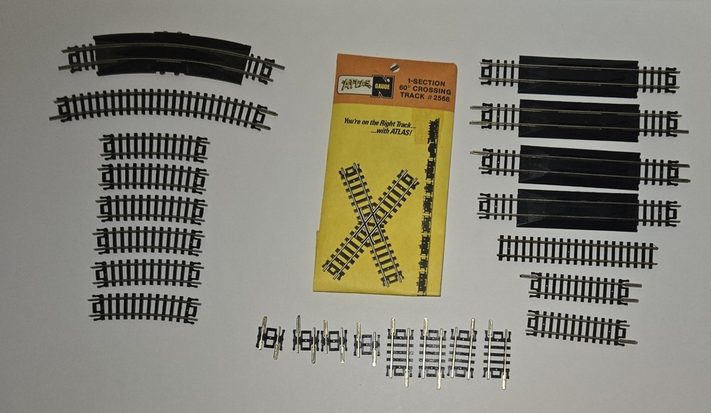 Miscellaneous N Scale Track  24 Pieces Pre-owned