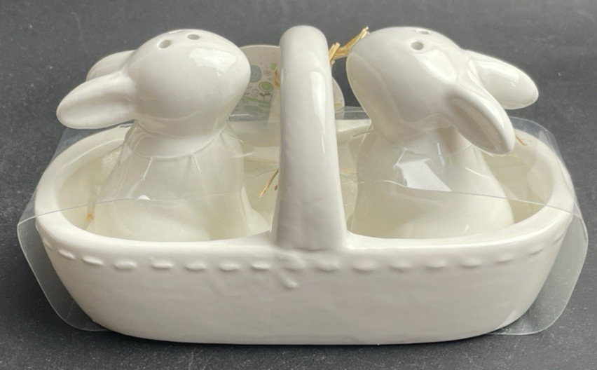 Bunny Rabbit Ceramic Salt & Pepper Shaker Set Basket Spring Easter Bunnies NEW