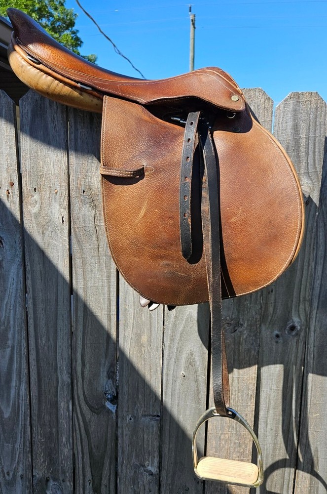Beval Jumping Saddle Size 17 Long Made in England Devon 2000 Used