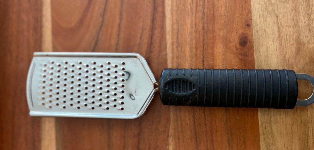 Set of 3 Kitchen Graters – 2 Microplane‑Style Graters + Handheld Zester – EUC