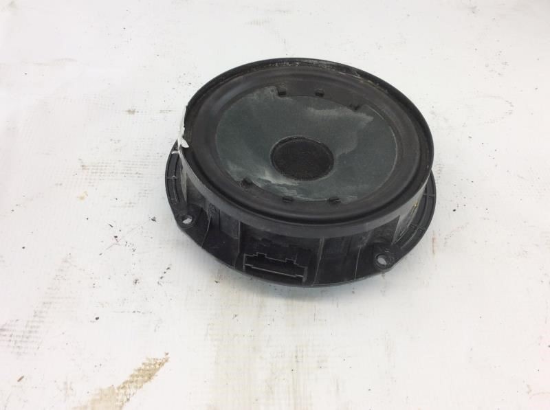 18 19  Volkswagen Passat Front Left Speaker  O