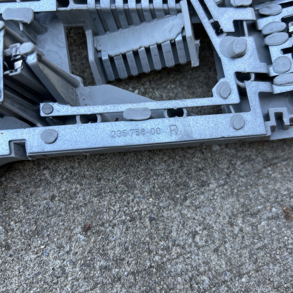 00-08 Jaguar S-Type X202 Rear Right Side Taillight Light Bulb Socket Panel